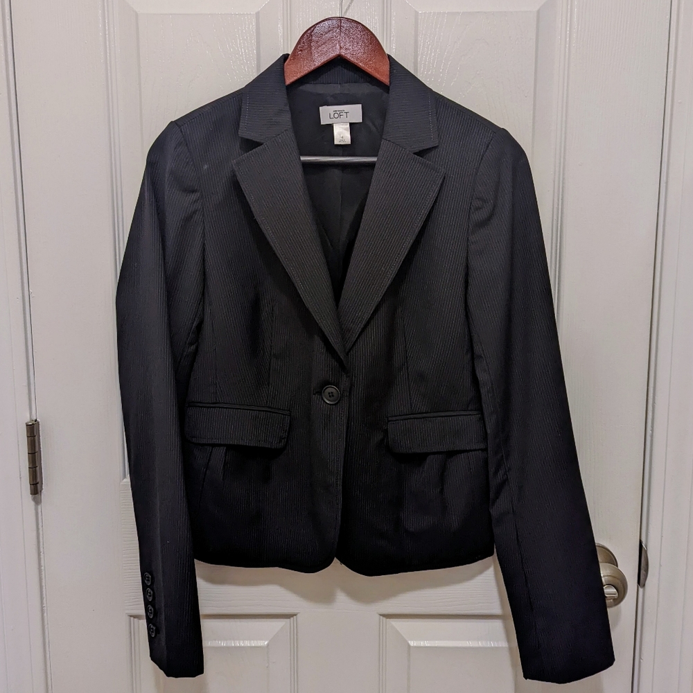 🔥Ann Taylor LOFT Navy Blazer